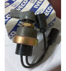 interruttore a commutazione con comando a leva iveco 4106167